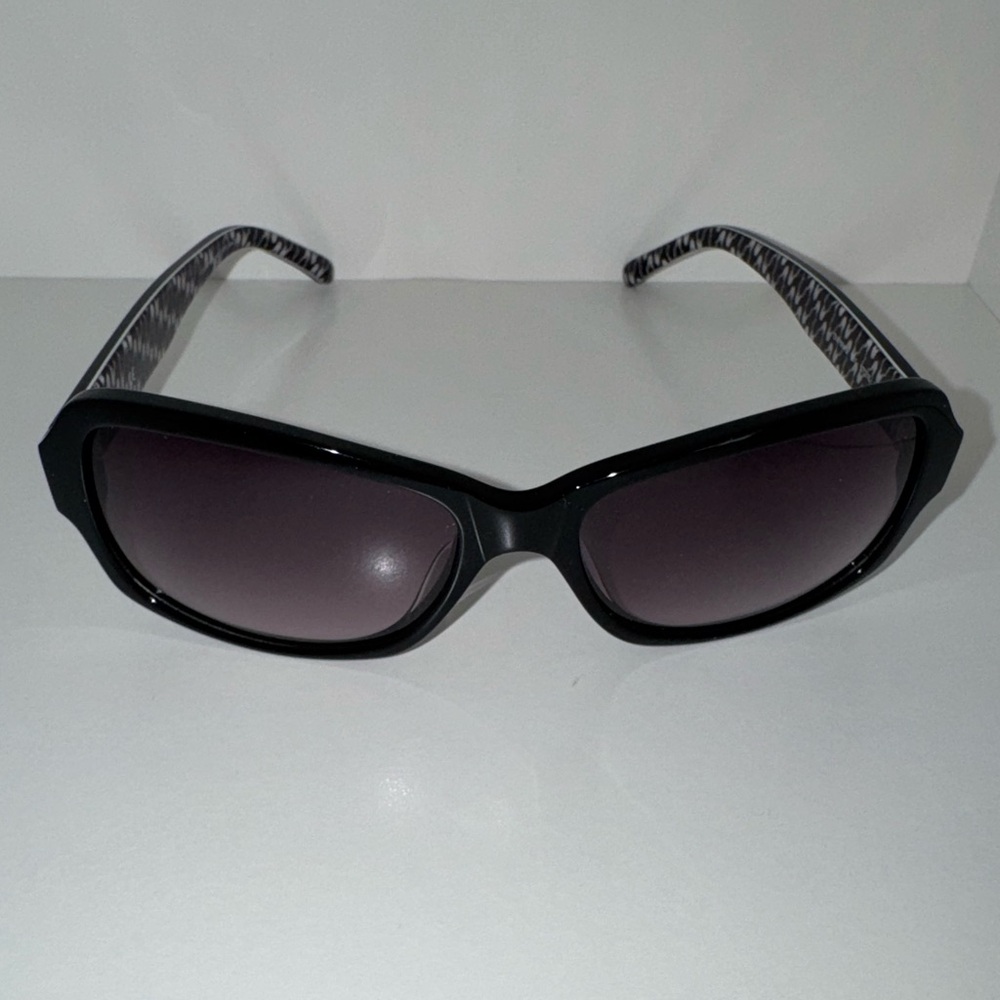 Diane Von Furstenberg DVF Women’s SARA Sunglasses DVF684-001 in Black